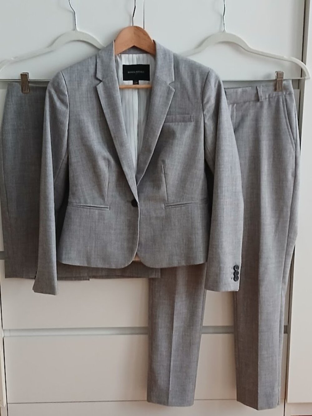 Banana Republic Light Grey (3) pc Suit - size 00P